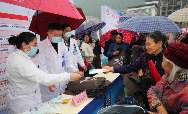 渝北區與開州區 結對幫扶促脫貧，健康咨詢暖民心